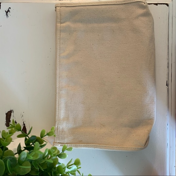 Victoria | Vintage Crochet Canvas Clutch, Cosmetic Case - Picture 9 of 11